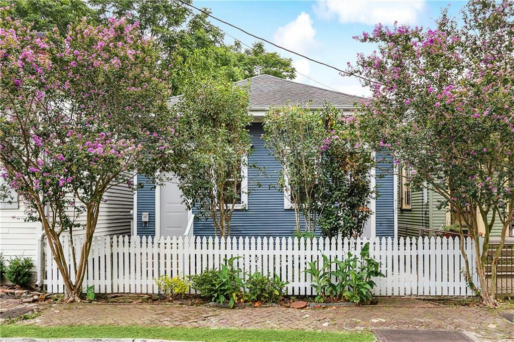 4121 LAUREL ST, New Orleans, LA 70115 Single Family Residence For Sale